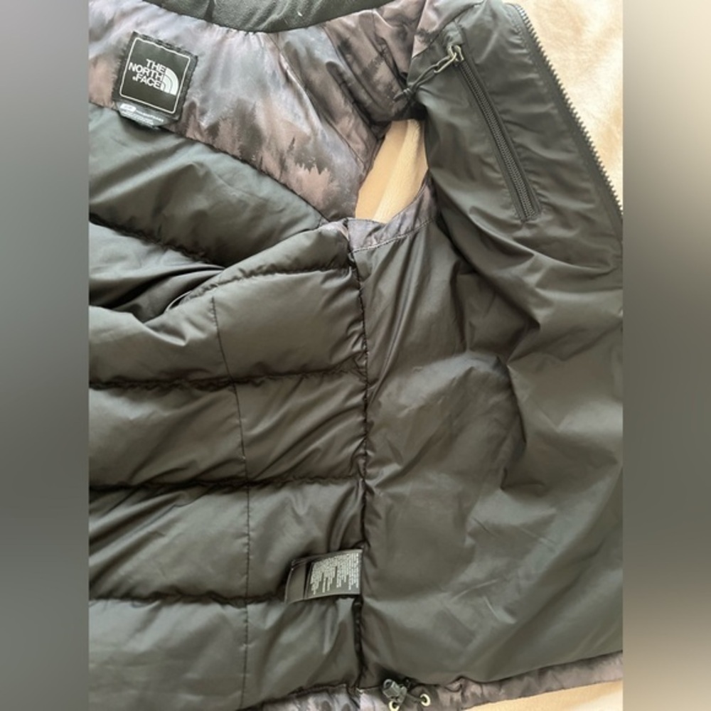 The North Face Limited edition print puffer vest down vest women’s size S - Picture 7 of 9